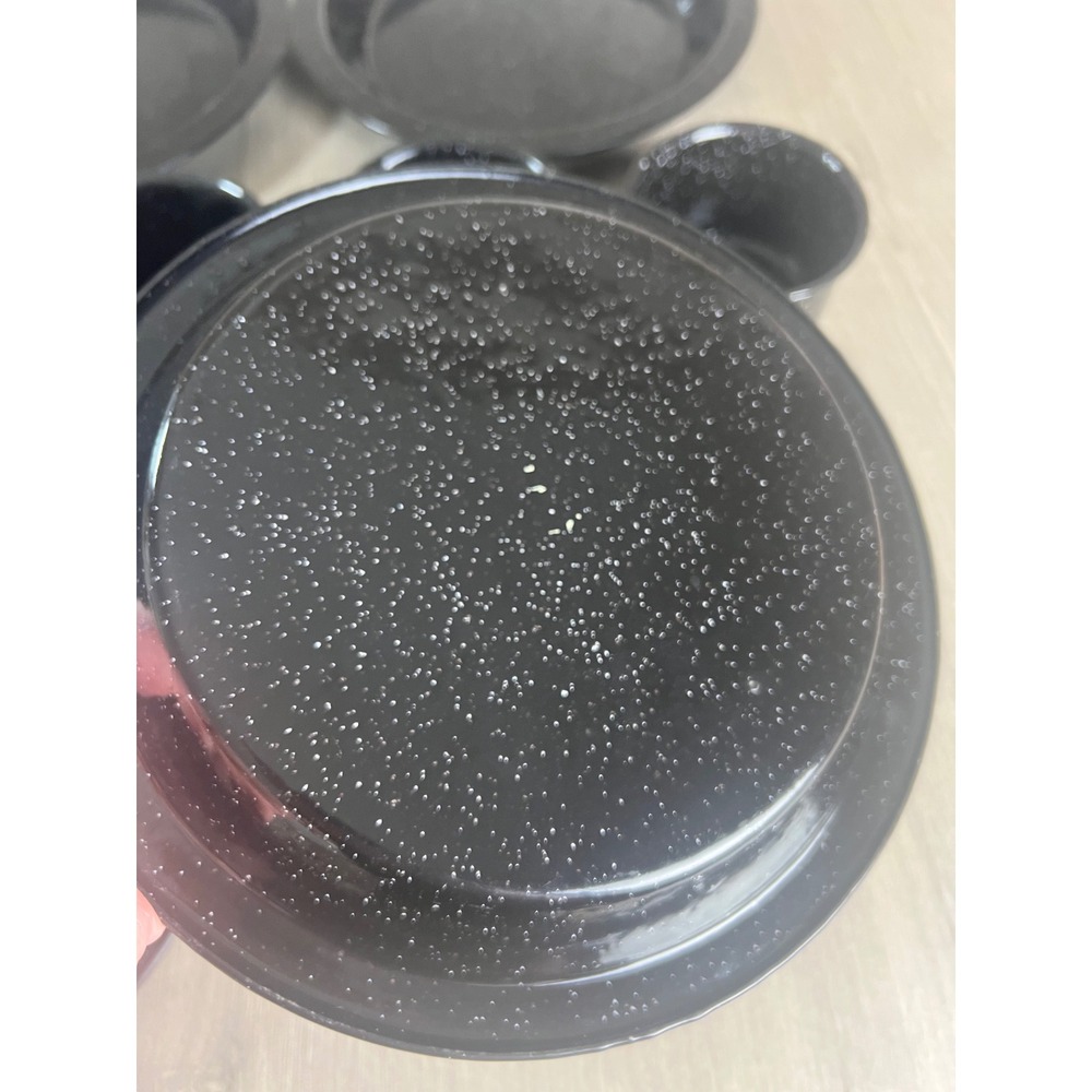 Vintage Black Speckled Enamelware 8 Piece Set 4 Plates 4 Mugs Camping Cabin - Picture 5 of 9
